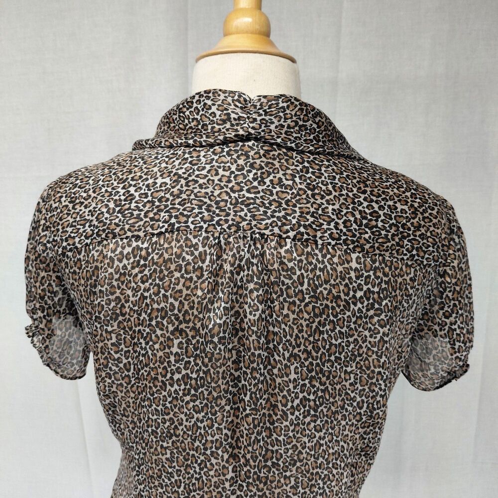 White House Black Market Shear SS V-Neck Blouse Leopard Tie-Front Sz M - Picture 8 of 10